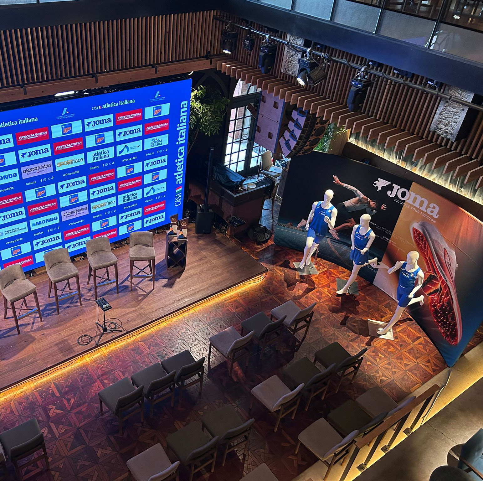 Casa Atletica Italiana Tokyo sala conferenze mondiali atletica FIDAL allestimento Samisa