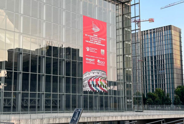 Allestimento anteprime Netflix pannelli scenografici Palazzo Congressi Roma